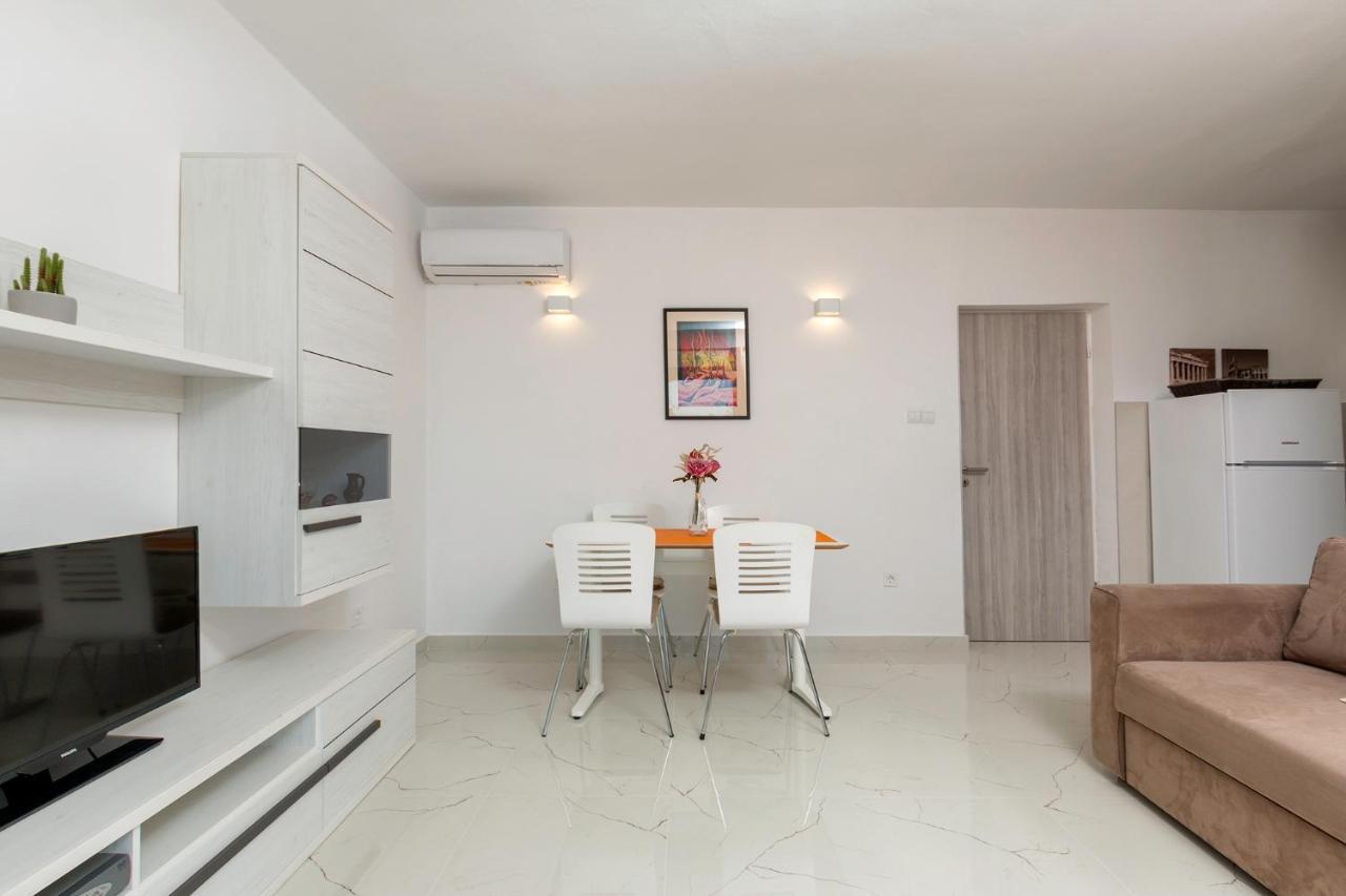 Apartments Marija 821 Pola Esterno foto