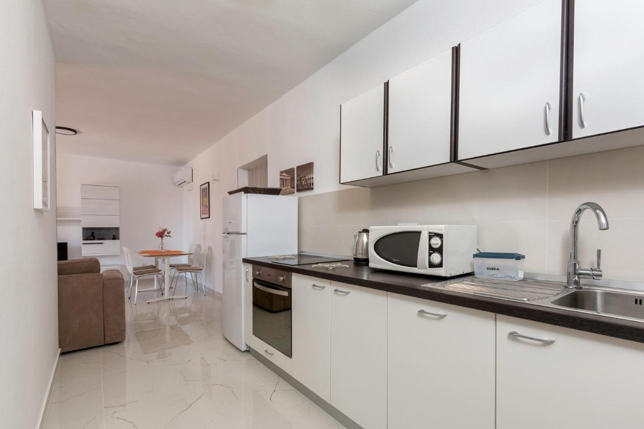 Apartments Marija 821 Pola Esterno foto